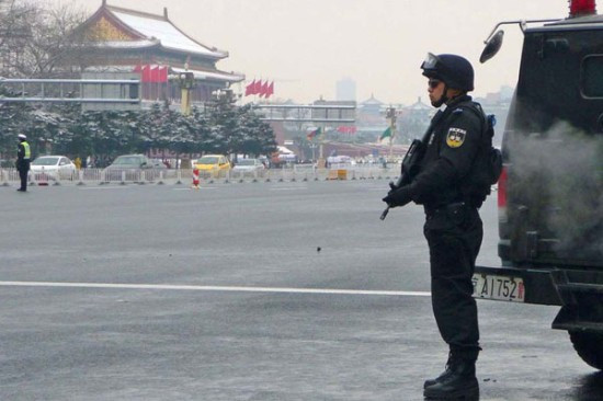 北京150辆武装巡逻车上街防暴