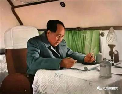 公者千古,私者一时。历史会证明也一直在证明——毛主席是目光长远、清白、正确、伟大的世界无产阶级和一切反压迫人们的伟大导师!