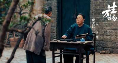 “毒草”电视剧《生万物》，绝不是一件坏事，而是一件大好事。它以一种最生动也最深刻的方式，为我们上了一堂关于“文艺领域阶级斗争”的、现实的、全民的公开课：丢掉幻想！