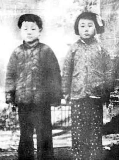 文章批评中国人民大学程光炜主持的“莫言家世考证”项目，指出其仅依赖莫言自述和亲友口述，缺乏实地调研，内容自相矛盾、夸大苦难，甚至用公帑为莫言“修生祠”，实为文人互吹的学术泡沫，质疑其35万元经费的合理性与学术严肃性。