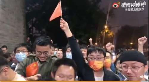 刚刚打工人高喊“毛主席万岁”，原来是这样的……