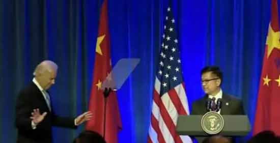 你抛家舍业改国籍想做美国人，北美奴隶主匪帮依然把你当狗。