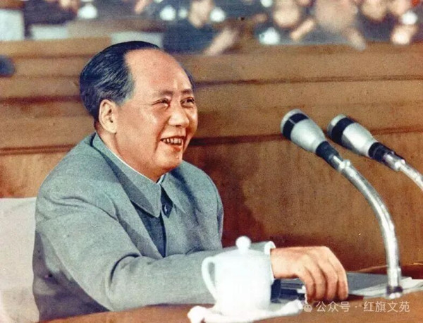 不负责任,怕负责任,不许人讲话,老虎屁股摸不得,凡是采取这种态度的人,十个就有十个要失败。人家总是要讲的,你老虎屁股真是摸不得吗?偏要摸!