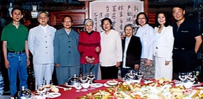 王光美自称是毛主席永远的学生,她做到了,她战胜了自己,对于她这样经历的人来说,的确是难能可贵的。