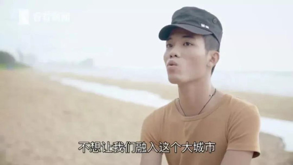 撇开那些五颜六色的头发和奇装异服，“杀马特”本质上是新生的工人阶级在其幼年时期的一次不自量力的自我言说，一次对不属于他们的都市空间的强行闯入，一场螳臂当车的文化革命，结果引来了疯狂的嘲笑、戏谑和谩骂。