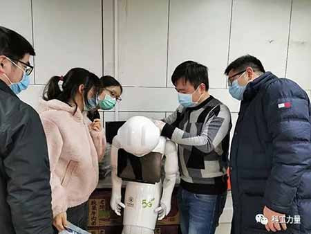 我个人一直有个观点，就是国家需要两支部队，一支是维护国土安全的解放军，一支是维护生命健康的公立医院白衣战士。这次疫情过后，深化医改要真正把公立医院办好，用制度托起白衣天使的翅膀。