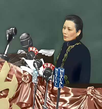 历史终将证明：与人民站在一起的，会被人民高高举起；与人民为敌的，会被人民踏在脚下！这个命题，毛主席曾经证明过，现在，该轮到我们了！