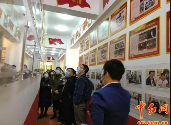 毛小青亲自给湘籍新生讲课,学习毛主席已然成为新潮流啦!