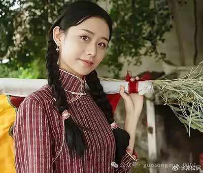 屏蔽了革命、解放、建设、治山治水、战天斗地……屏蔽了所有这一切对普通人生活的改变与影响——如李秀英经历的那样——就必然会变成一个“民国故事”。