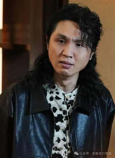 如果一定要说《抓娃娃》这部电影有什么价值的话,那也只能是通过虚构的剧情再一次诉说了一个可怖的道理:有钱人真的是什么都想占,连艰苦朴素也不愿放过。