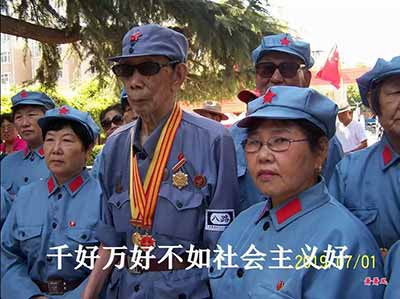 保定人民纪念建党98周年，望阜平重塑毛主席像