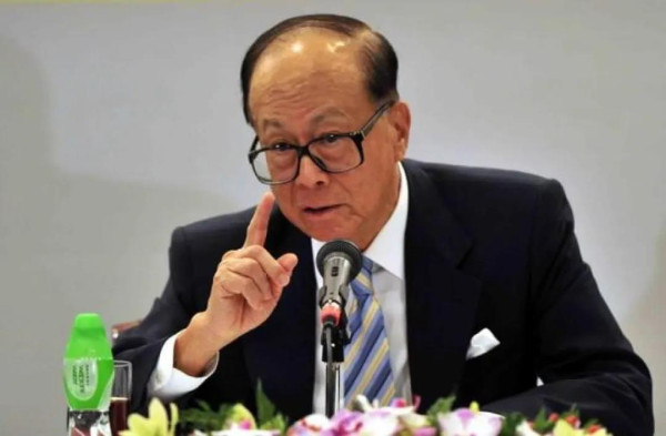 中央政府关于保持香港繁荣的原则，以前的指标当然是李嘉诚不能倒，大资本家都不能倒，但现在我看是要反过来了，要想办法让香港底层老百姓过上好日子，未来谁挡路谁倒霉。