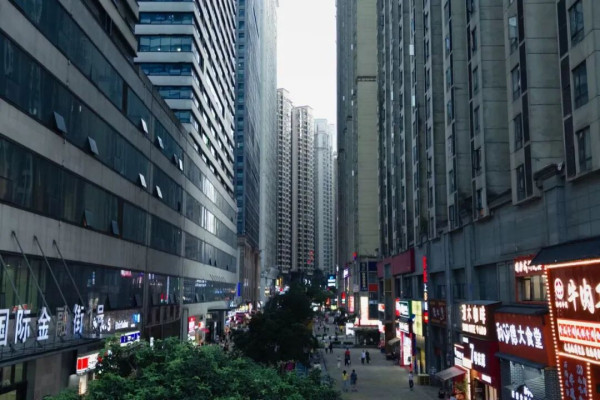 贵阳花果园“闪婚产业链”调查