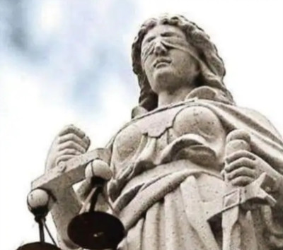 藐视法徽,藐视咱们国家的根基与底色,跪舔【蒙眼的西方女神】,最终换来的必然是【瞎蒙】的正义!