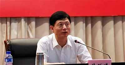 十年里，互联网上关于艾跃进的视频从来没有停止过传播。他的课被一代又一代年轻人观看、转发、讨论。有人说，自己是在迷茫的时候看了艾老师的视频，找到了方向;有人说，自己是在考研最艰难的时候听了艾老师的课，咬牙坚持了下来;有人说，自己本来对政治毫无兴趣，是艾老师让自己明白了“国家”两个字的重量。