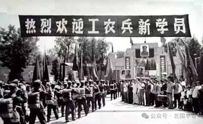 社会主义的教育不应当局限于学校围墙之内，应以劳动人民知识化和知识分子劳动化为目标，将教育扩展到全社会。应以劳动人民为根基，将人类文明几千年积累起来的知识平等地、无偿地传递给每一个需要知识的劳动者，彻底摧毁剥削阶级垄断知识、愚弄民众、制造不平等的根基。