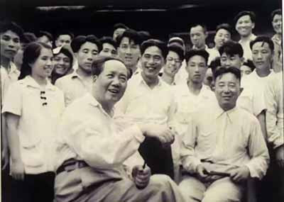 《走近毛泽东》:面对历史与现实的思考