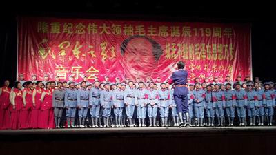 2012年12月26日被人们称呼为“中国红歌总司令戴诚”唱出“毛泽东之歌”,让人热血沸腾、让人情不自禁泪水不断模糊眼睛。