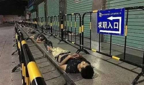 中国有机会利用自身特点，延缓历史趋势，给信息文明的到来争取时间。如此方能长久。另外华夏文明是一个善于自我延续的系统，这也是一个优势。