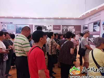 “中国出了个毛泽东”澳门展览引发热烈反响