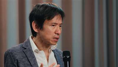 今天我是真的觉得为人类作为一个社群去赢得未来，时间不是那么充裕，没有给我们那么多，所以从个体到群体，从小图景到大图景，我是觉得同构性的程度是在强化，因此急迫性的程度也在强化。
