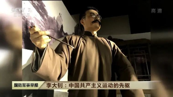 有些当年被提出的问题,并没有随着时间自动消失。比如那个在寒冷工棚里讲出的愿望:八小时工作,八小时休息,八小时属于自己。