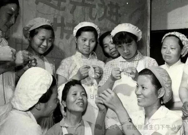 资产阶级妇女比资产阶级男性更加的反动。这个论断不是情绪化的性别偏见，而是基于唯物辩证法与阶级分析法得出的必然结论。它撕碎了唯心主义“跨阶级姐妹情谊”的温情面纱，一针见血地指出：资产阶级妇女不仅是剥削制度的共同分赃者，更是这个体制最顽固、最残忍的捍卫者。