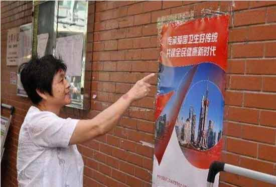 中国共产党只要能始终坚持群众路线,就不但能够消灭一切丑恶的东西,也能够抵御任何突如其来的灾难,比如像新冠肺炎这样极其严重的瘟疫。