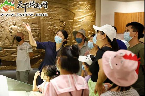 【火热】国庆近40万人到韶山:毛主席圈粉中国新青年!