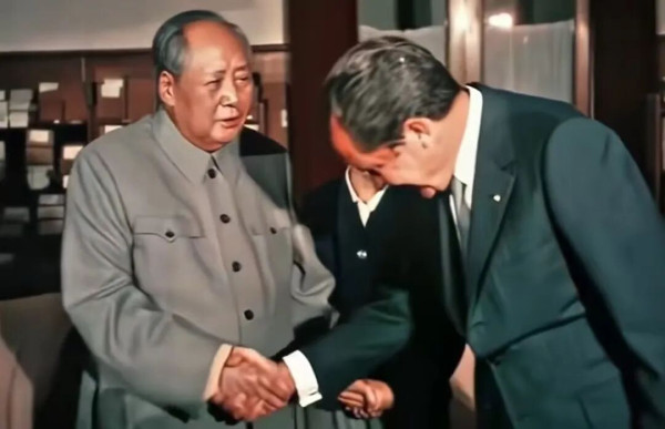 日本国内关于中国改革开放是否是一场洋务运动的讨论,由来已久。学术服务于军事,现在日本贼心不死,磨刀霍霍,与中国再赌一战,起源于90年代的学术判断。