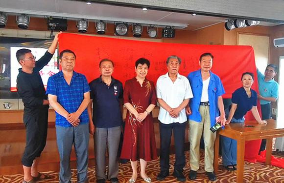 武汉庆祝建党102周年，南岸嘴建毛主席塑像签名仪式，克服阻力如期举行！