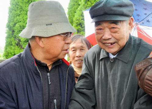 昆仑岩:烈士墓前的心声——接受大家庭的革命传统教育