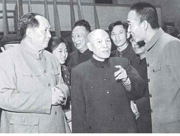 毛主席是中国革命和建设的亲历者、实践者和领导者，所以，他的著作多来自火热的斗争实践，对中国革命和建设更具有现实指导作用。正是从这样两个方面的切身体会出发，李达特别强调，学习毛泽东哲学思想贵在运用。