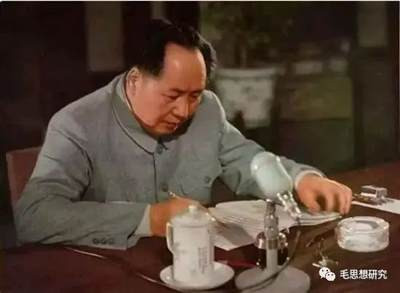 公者千古,私者一时。历史会证明也一直在证明——毛主席是目光长远、清白、正确、伟大的世界无产阶级和一切反压迫人们的伟大导师!