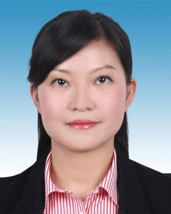 青年的思想,最能反映社会的思想。社会流行什么,年轻人最容易受影响。这说明什么问题?说明我们的社会有问题啊。还是“当官发财”那一套!