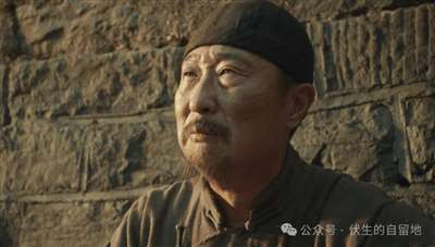 但一条获得近千赞的留言让我无法袖手旁观：“电视剧好看就行，那么较真干吗？” 这条留言背后，是一种危险的认知倾向：将历史视为可随意打扮的 “娱乐素材”，将集体记忆降格为 “爽感消费” 的附庸。已是虚无和精神鸦片化的深度症状