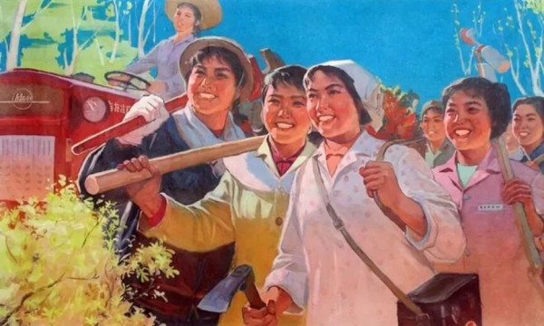 2025年下半年,“不讲不讲”这个梗凭借抖音博主杨大牛拍摄的以“中式家庭”为主题的系列短视频迅速爆火出圈。该博主一人饰多角,以地道的芜湖方言口音来演绎一个中式家庭内部的生活场景,许多网友观看后有所共鸣,纷纷在视频评论区表示“感谢作者治好了我的思乡情”、“看到这个中式老登我就一股无名火”。