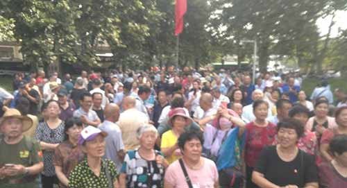 青山遮不住 ——郑州人民纪念毛主席逝世43周年