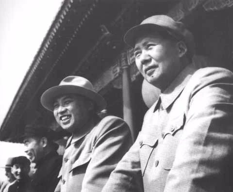 这份条约也时刻提醒我们,马列主义、无产阶级国际主义这是我们新中国和朝鲜的根本底色,也是我们的初心;如果忘记了这个初心,丢失了这个底色,那必将走到资本主义的邪路上去!