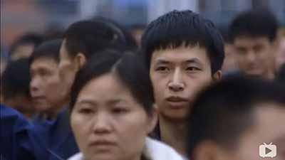 影片中展现了最现实的一面,工人们尝过失去工作的滋味,他们为了生存不得不像中国工人一样努力。尽管有时候会怀念曾经在通用时高薪的日子,可这些毕竟已经成为过去。