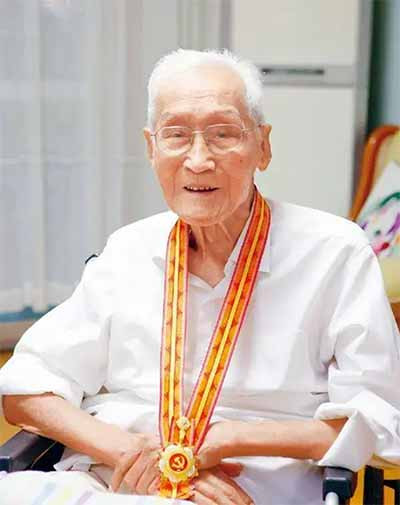 他是全球第一位惯性导航博士，101岁获“七一勋章”！