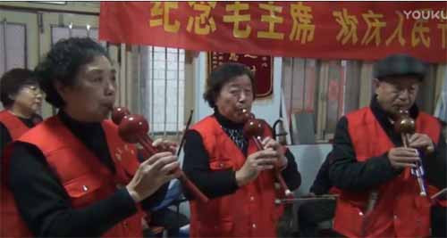 安阳人民群众纪念毛主席诞辰123周年(视频)