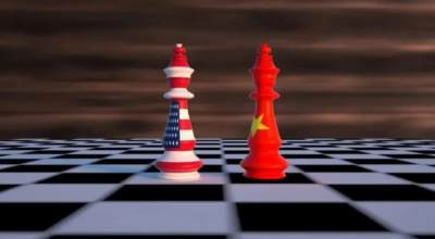 中美两国的贸易战，当然不限于“高科技“和”稀土“这两项，实际情况要复杂得多，但鉴于两国在意识形态、政治体制和价值观上差别和对立，两国之间的贸易战更像是一场“零和游戏”，贸易摩擦与科技竞争势必持续升级，大概率的后果是完全脱钩。到了这一天，中、美关系有可能陷入类同当年美、苏之间的“冷战”。
