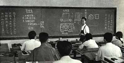 以无产阶级专政为核心的社会主义蓝图是一个系统工程:从社会共有制的法权确立,到纯粹计划经济的科学运行,再到网络直接民主的全民参与,然后到按劳分配的精准兑现,之后落脚于政治职能的经济化溶解,最后到先锋队觉悟领导的政治守护。