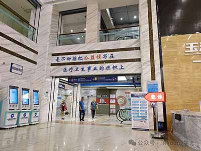 赤脚医生的药箱早就退出了历史舞台，但药箱里装过的那份“把乡亲当家人”的朴素情感，不应该一起退场。