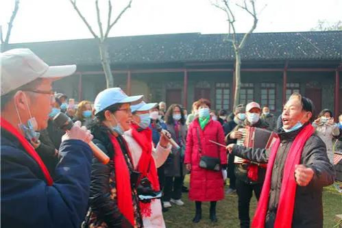 毛主席我们想念您:武汉工农兵群众隆重纪念毛主席诞辰127周年!