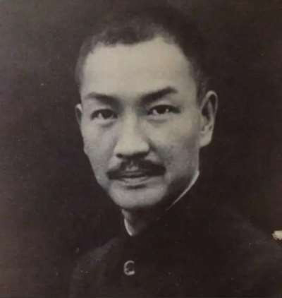 从各种伤痕文学为“地主”正名开始，一步步“演进”，直到孔子遇到马克思，再到影视剧中国民党成为主流叙事宠儿，戴季陶主义正在越来越清晰地还魂。