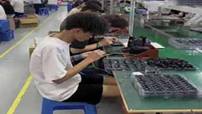 现代工厂就是压榨工人血汗的地方