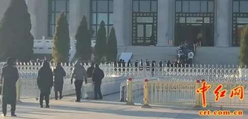 今天的毛主席纪念堂:老人家亲属、身边工作人员前往瞻仰、缅怀