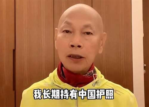 这香港女孩下跪痛哭，但为什么她的身旁安排了5架相机？